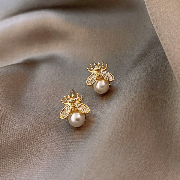 Classic Pearl Earring with Timeless Appeal