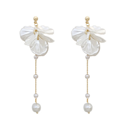 Classic Pearl Earring with Timeless Appeal