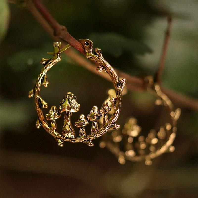 Charming Gold Earring for Any Occasion