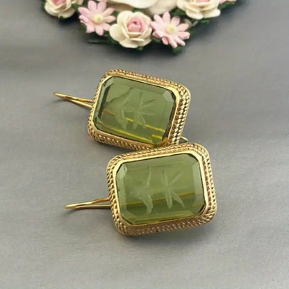 Charming Piece for Any Occasion