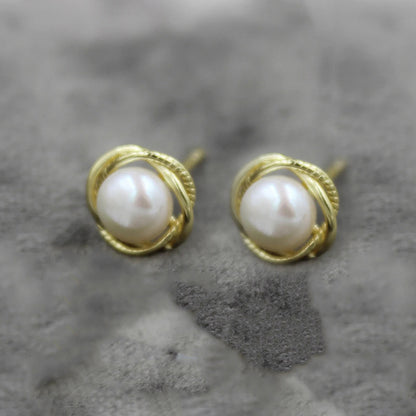 Romantic Pearl Earring for Special Moments
