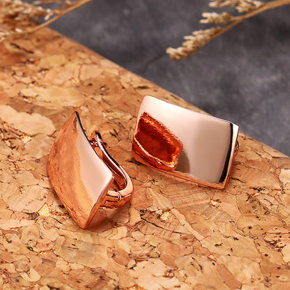 Elegant Gold Earring for Every Occasion