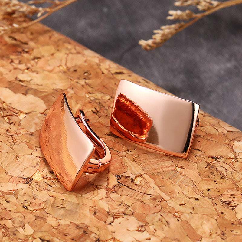 Elegant Gold Earring for Every Occasion