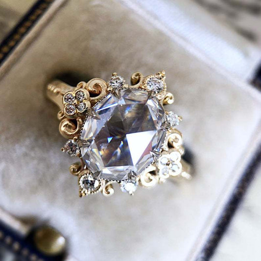 Classic Gold Ring with Timeless Appeal