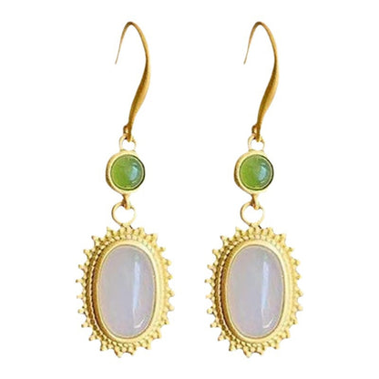 Classic Gold Earring with Timeless Appeal