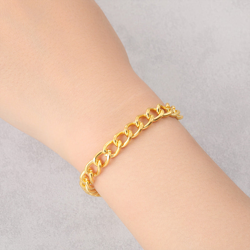 Romantic Gold Bracelet for Special Moments