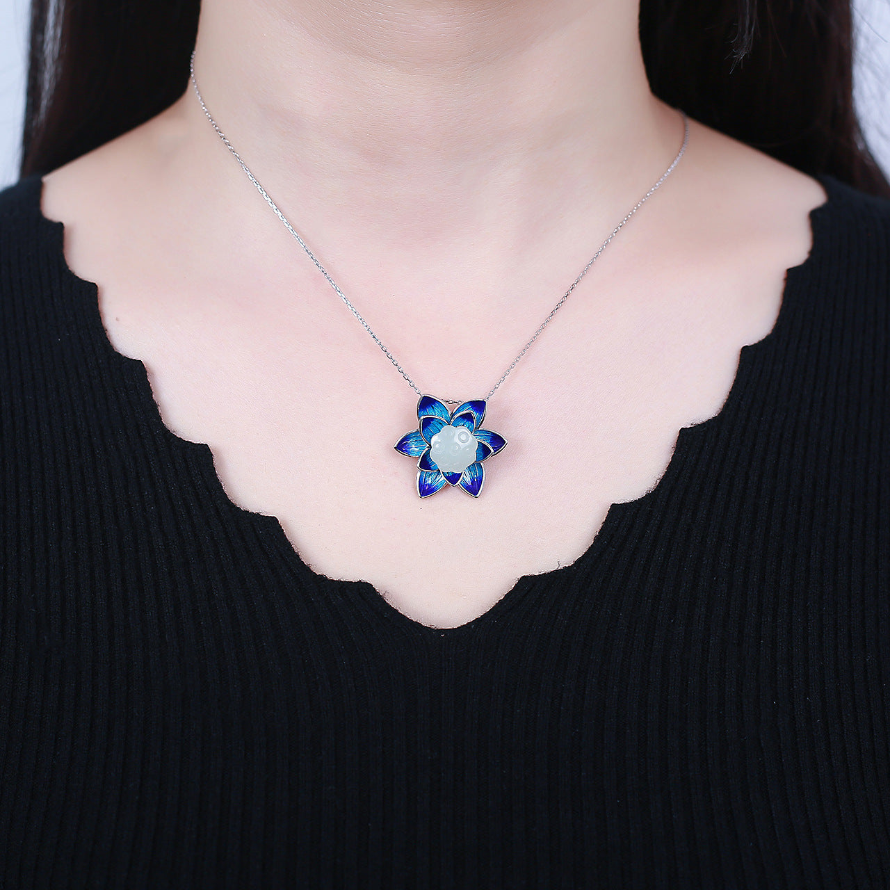 Classic Silver Necklace with Timeless Appeal