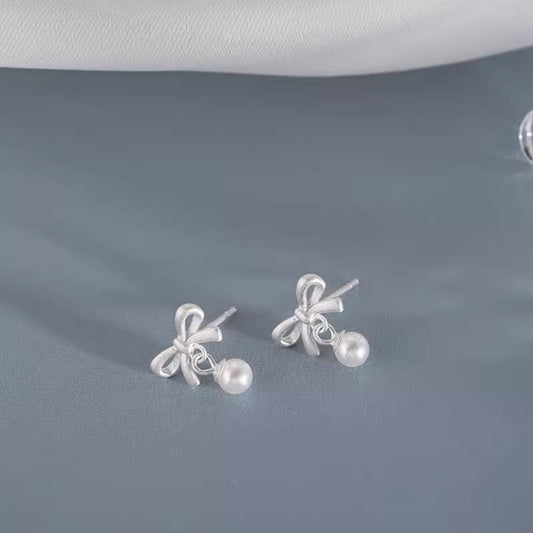Beautiful Pearl Earring with Unique Style