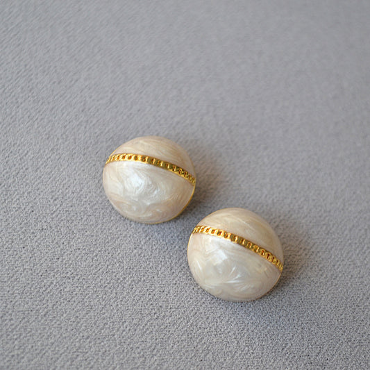 Romantic Gold Earring for Special Moments