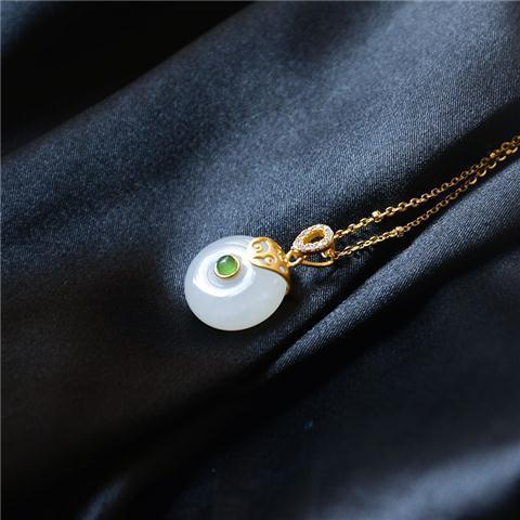 Stunning Silver Pendant for Daily Wear