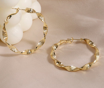 Elegant Gold Earring for Every Occasion