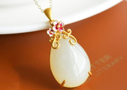Romantic Silver Pendant for Special Moments