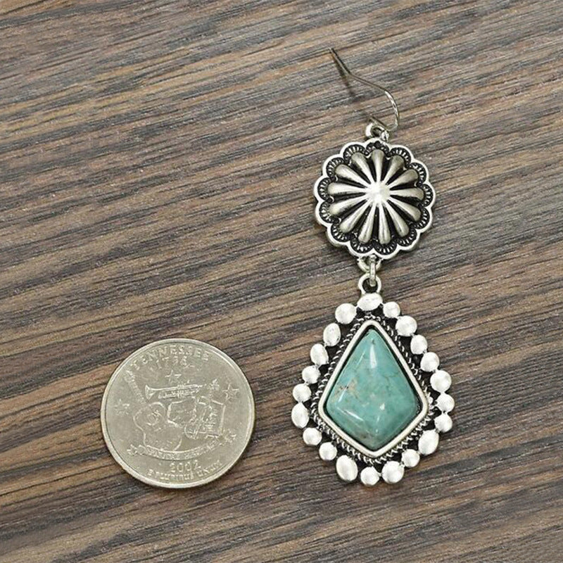 Charming Silver Earring for Any Occasion