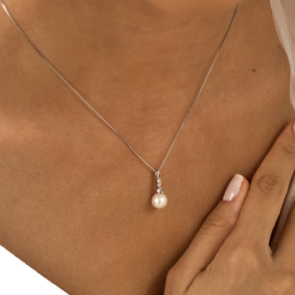 Stunning Pearl Necklace for Daily Wear