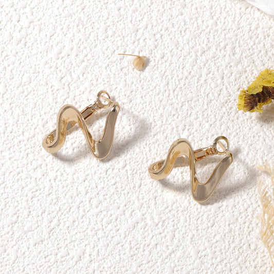 Romantic Gold Earring for Special Moments