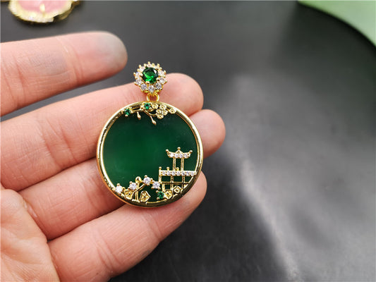 Beautiful Silver Pendant with Unique Style