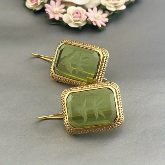Charming Piece for Any Occasion