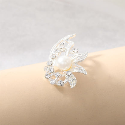 Classic Pearl Piece with Timeless Appeal