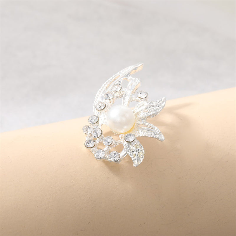 Classic Pearl Piece with Timeless Appeal