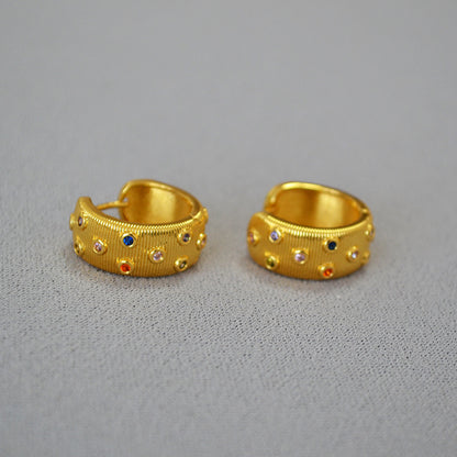 Charming Gold Earring for Any Occasion