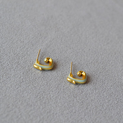Charming Silver Earring for Any Occasion