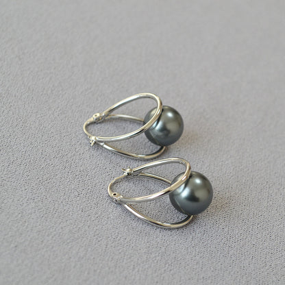 Beautiful Gold Earring with Unique Style