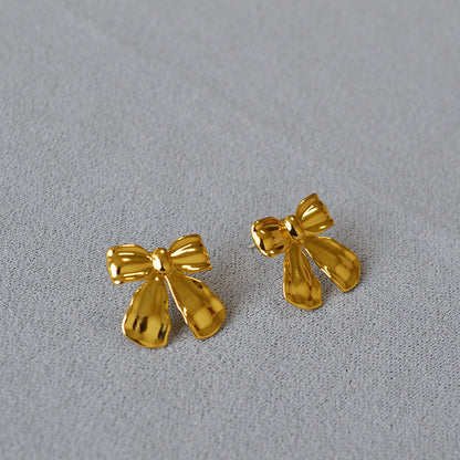 Romantic Gold Earring for Special Moments