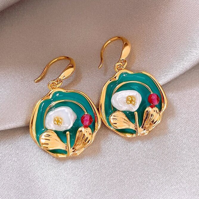 Beautiful Pearl Earring with Unique Style