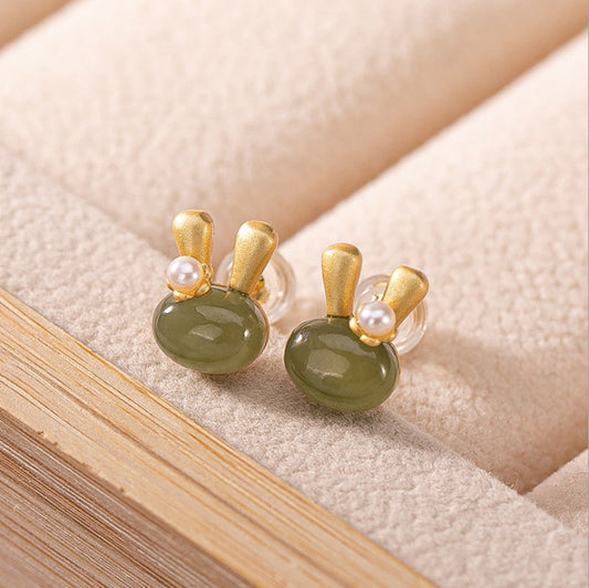 Charming Gold Earring for Any Occasion