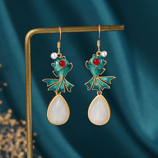 Romantic Silver Earring for Special Moments