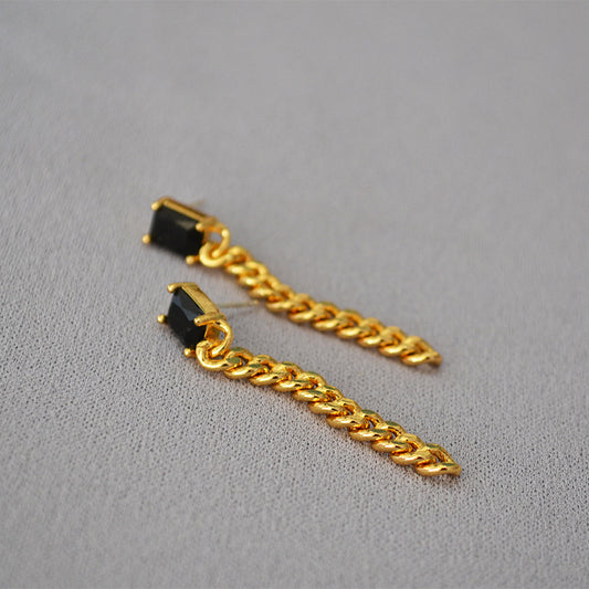 Charming Gold Earring for Any Occasion