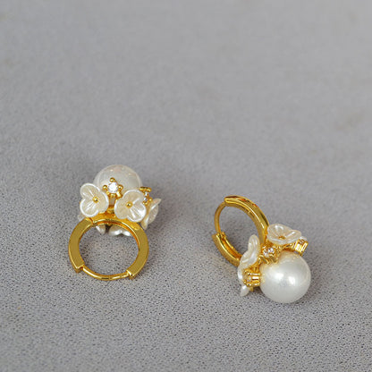 Charming Gold Earring for Any Occasion