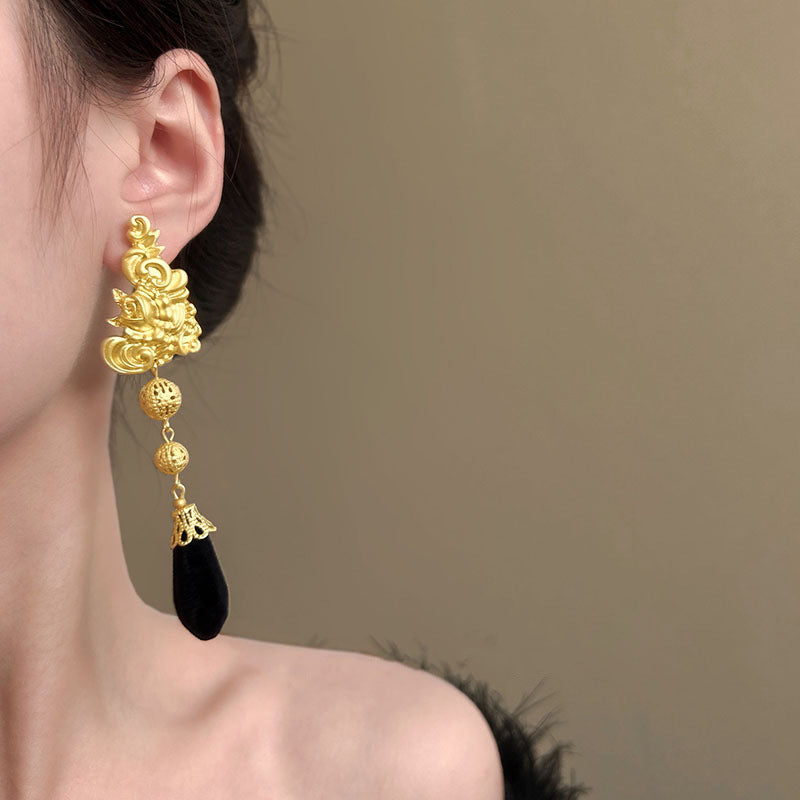Beautiful Gold Earring with Unique Style