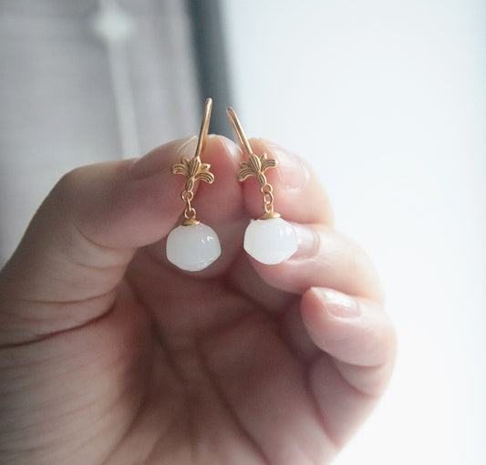 Romantic Gold Earring for Special Moments