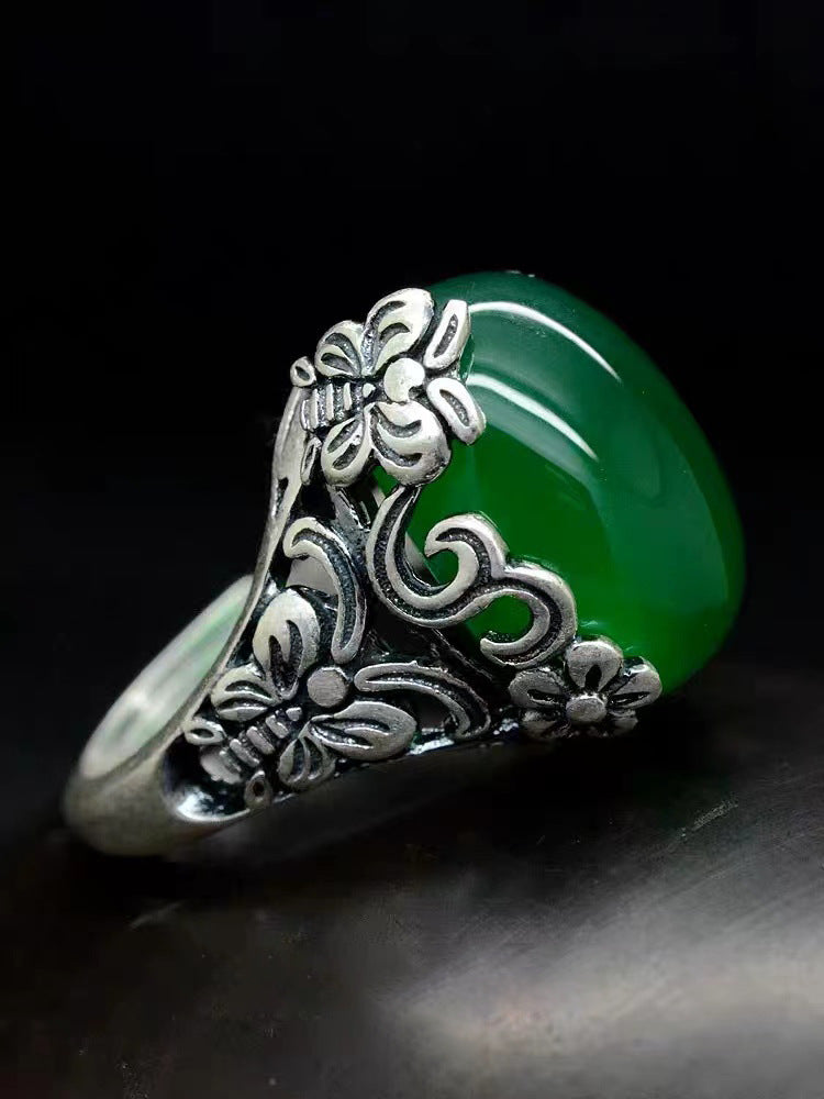 Classic Silver Ring with Timeless Appeal