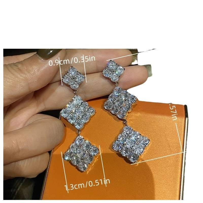Charming Earring for Any Occasion