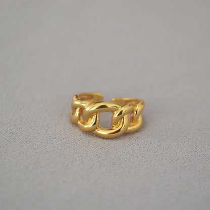 Classic Gold Ring with Timeless Appeal