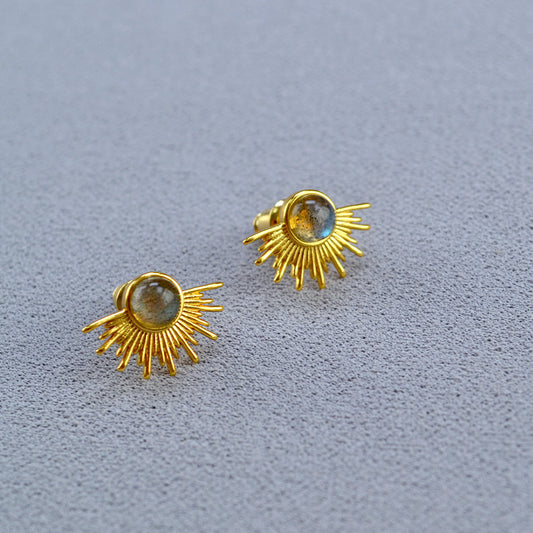 Charming Gold Earring for Any Occasion