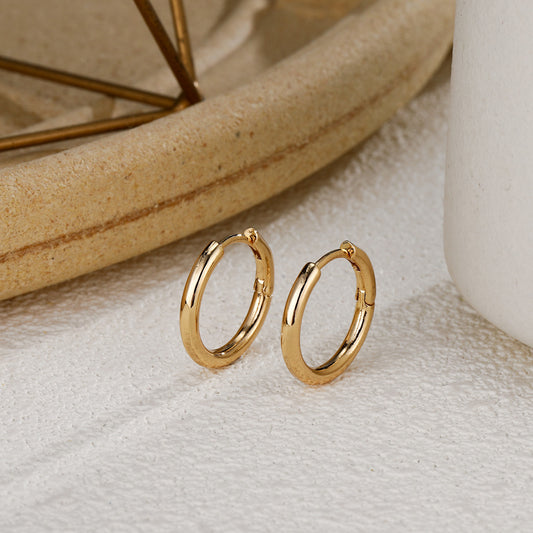 Classic Gold Earring with Timeless Appeal