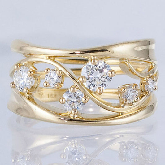 Classic Gold Ring with Timeless Appeal