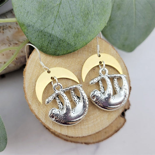 Classic Gold Earring with Timeless Appeal
