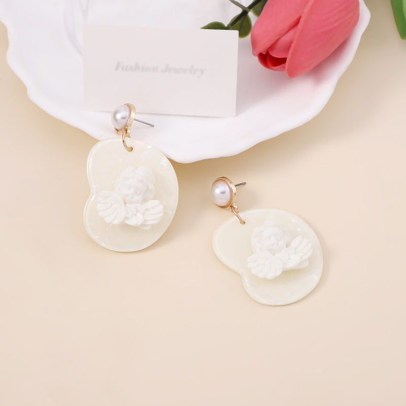 Beautiful Pearl Earring with Unique Style