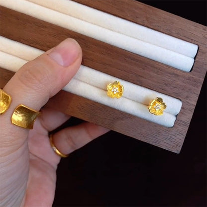 Classic Gold Earring with Timeless Appeal