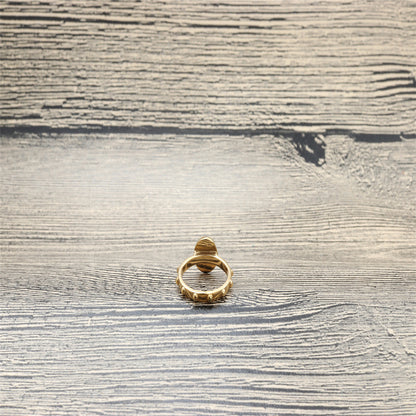 Classic Gold Ring with Timeless Appeal