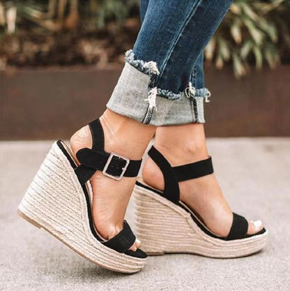 Chic Orthopedic Sandals with Unique Design