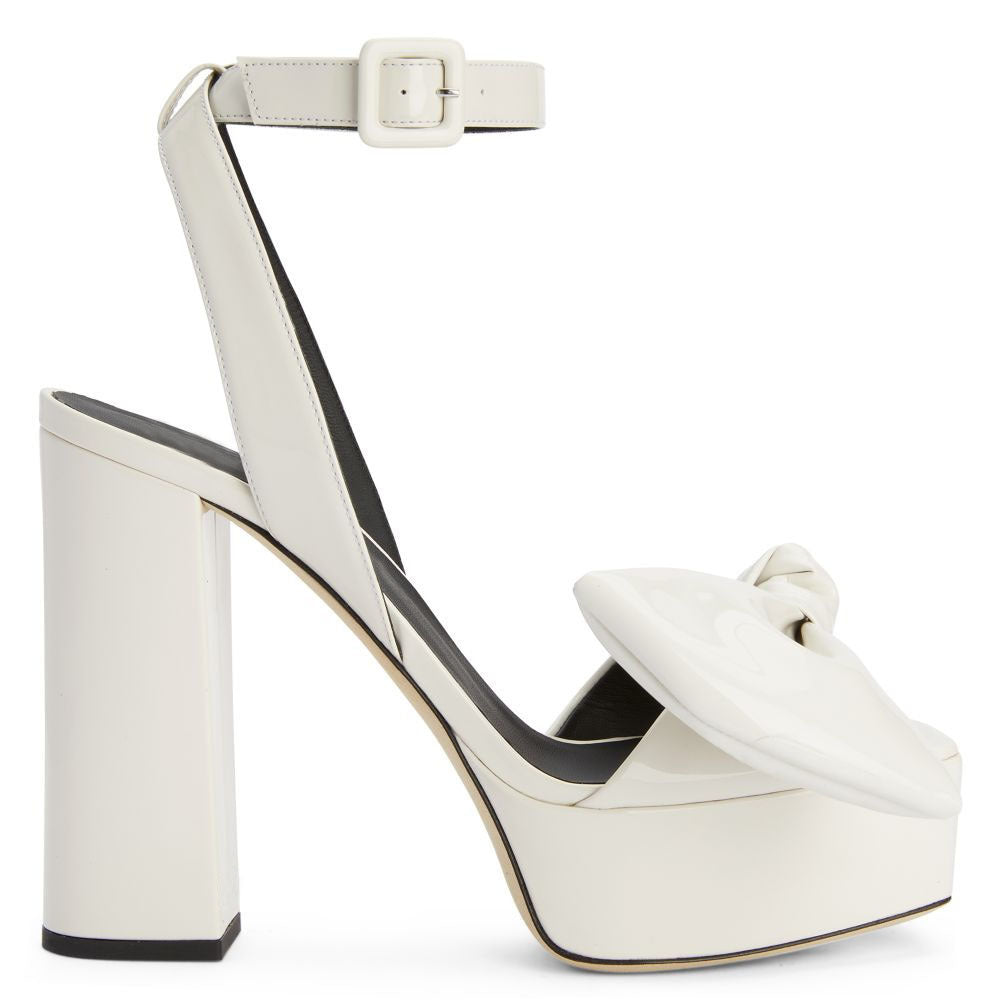 Graceful Orthopedic Sandals for Modern Look