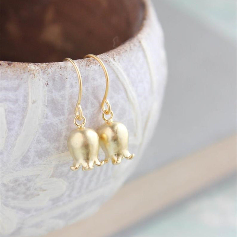 Romantic Gold Earring for Special Moments