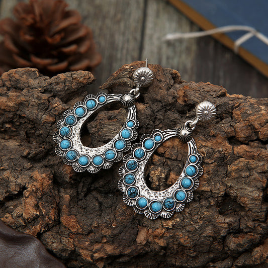 Charming Earring for Any Occasion