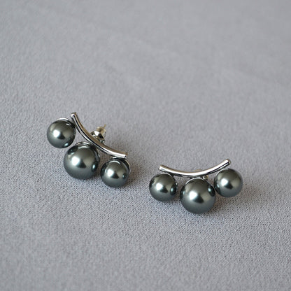 Beautiful Gold Earring with Unique Style