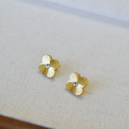 Romantic Gold Earring for Special Moments